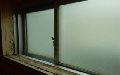 古いガラスサッシ掃除